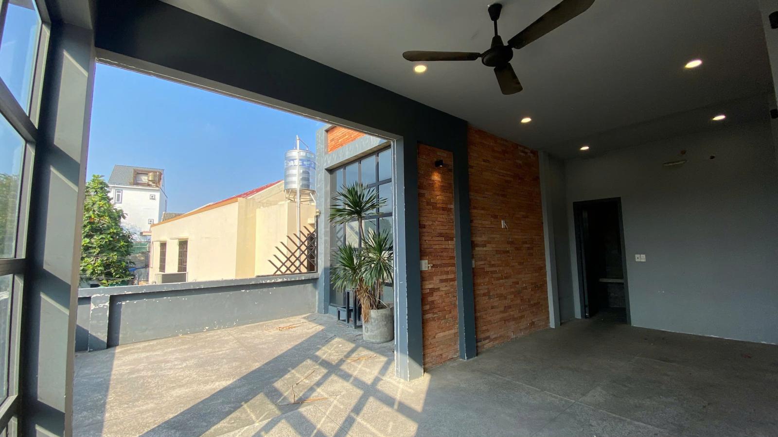 CHO THUÊ MẶT BẰNG SÂN THƯỢNG TẦNG 1 CỰC CHILL – KHÁC BIỆT NGAY TRUNG TÂM HÓC MÔN 15996123