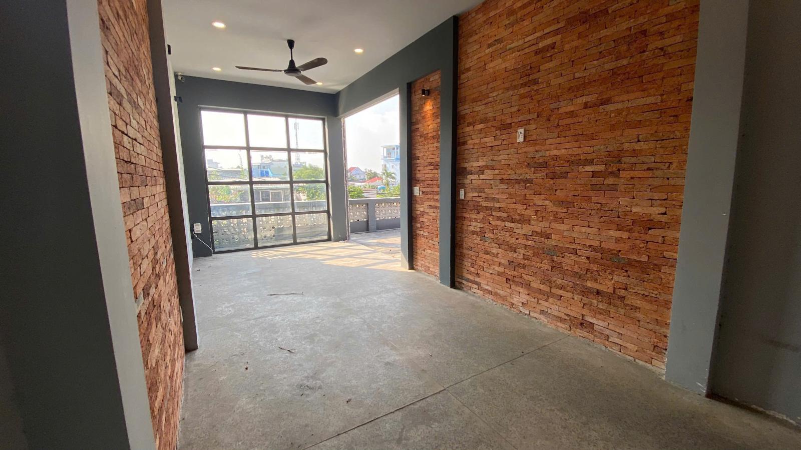 CHO THUÊ MẶT BẰNG SÂN THƯỢNG TẦNG 1 CỰC CHILL – KHÁC BIỆT NGAY TRUNG TÂM HÓC MÔN 15996123