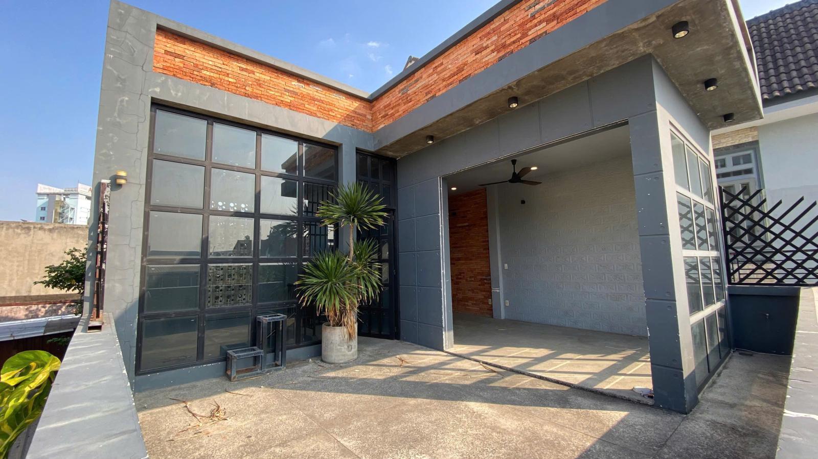 CHO THUÊ MẶT BẰNG SÂN THƯỢNG TẦNG 1 CỰC CHILL – KHÁC BIỆT NGAY TRUNG TÂM HÓC MÔN 15996123