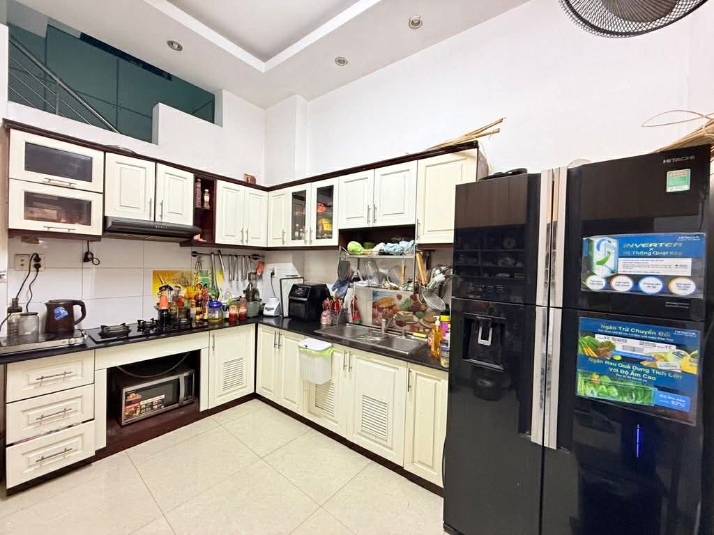 Vị trí: P4 Tân Bình, khu vực sầm uất, giao thương cực tốt. 15996275