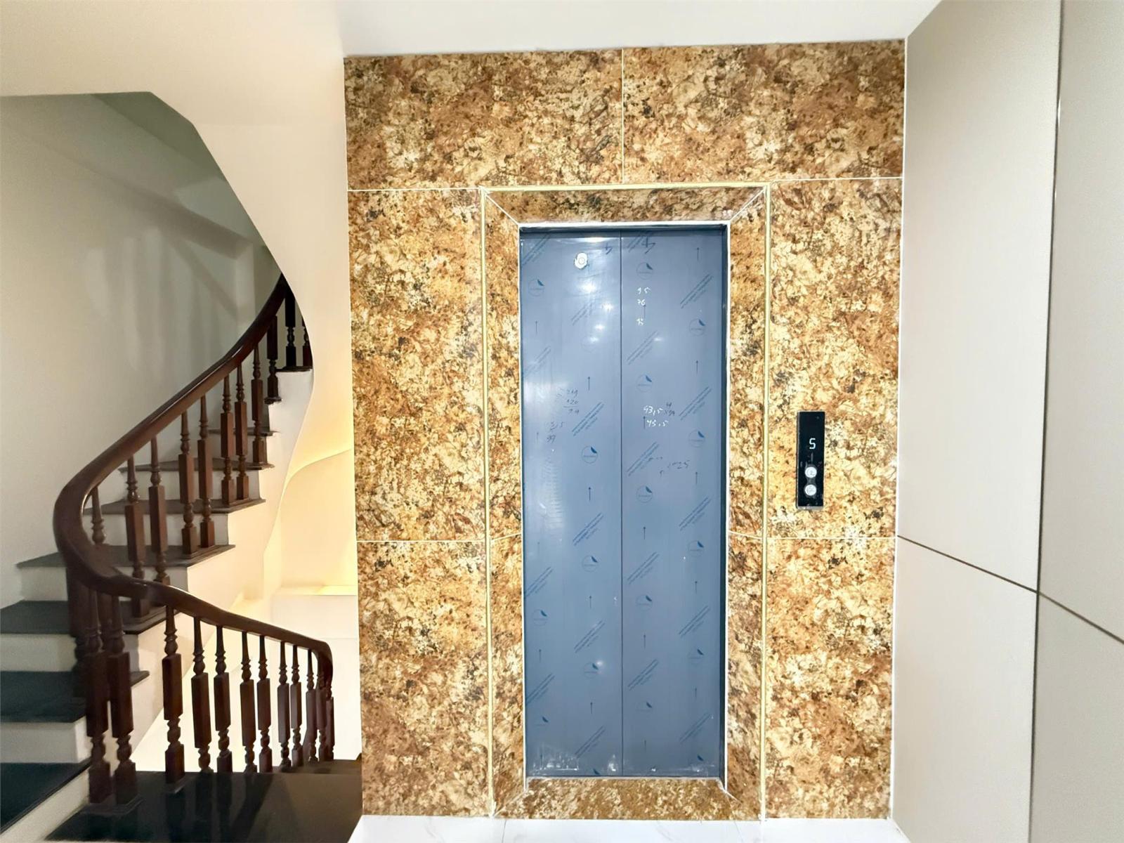 Bán Nhà Cạnh Công Viên 365 Kiến Hưng 50m² 7 Tầng Thang Máy Ở Sướng, Đầu Tư Lời Full Công Năng 15996322