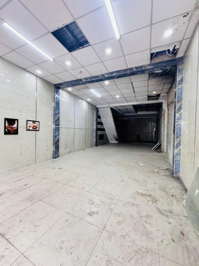 Bán nhà Mặt tiền Trần Thị Trọng ( Cống Lớ) - gần Phạm Văn Bạch, 5,2x20m, 2 Tầng, 13,5  tỷ. 15996337