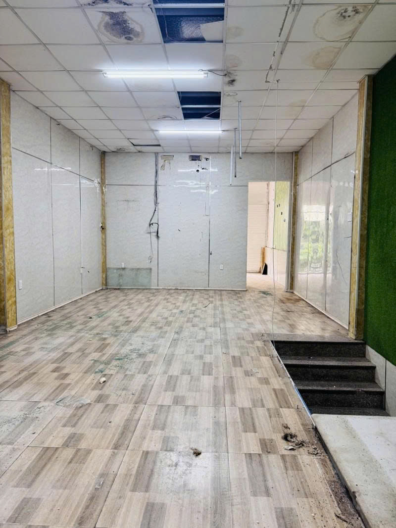 Bán nhà Mặt tiền Trần Thị Trọng ( Cống Lớ) - gần Phạm Văn Bạch, 5,2x20m, 2 Tầng, 13,5  tỷ. 15996337