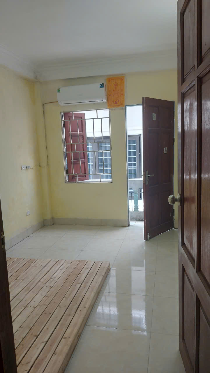 Cho thuê nhà chính chủ 5 tầng ngay đầu ngõ 142 đường Kim Giang p Đại Kim 15996366