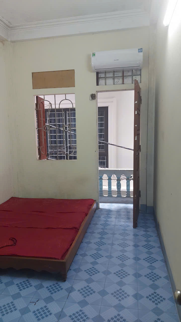 Cho thuê nhà chính chủ 5 tầng ngay đầu ngõ 142 đường Kim Giang p Đại Kim 15996366