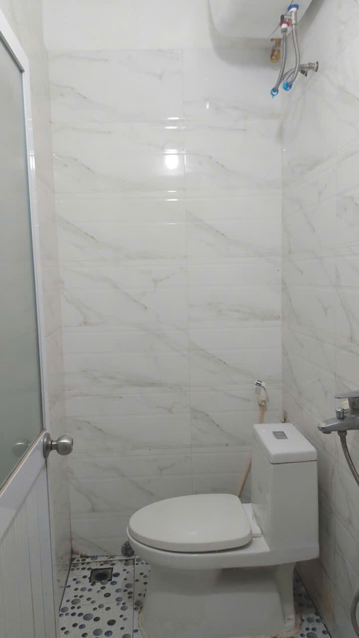 Cho thuê nhà chính chủ 5 tầng ngay đầu ngõ 142 đường Kim Giang p Đại Kim 15996366