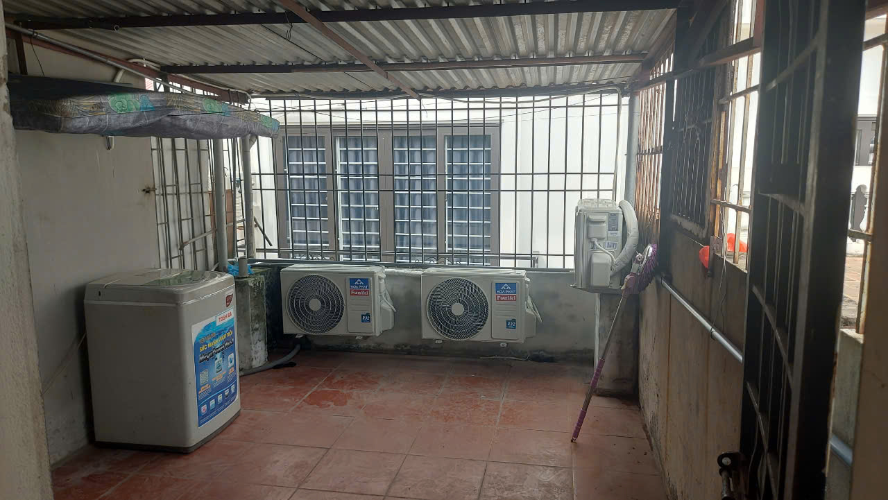 Cho thuê nhà chính chủ 5 tầng ngay đầu ngõ 142 đường Kim Giang p Đại Kim 15996366