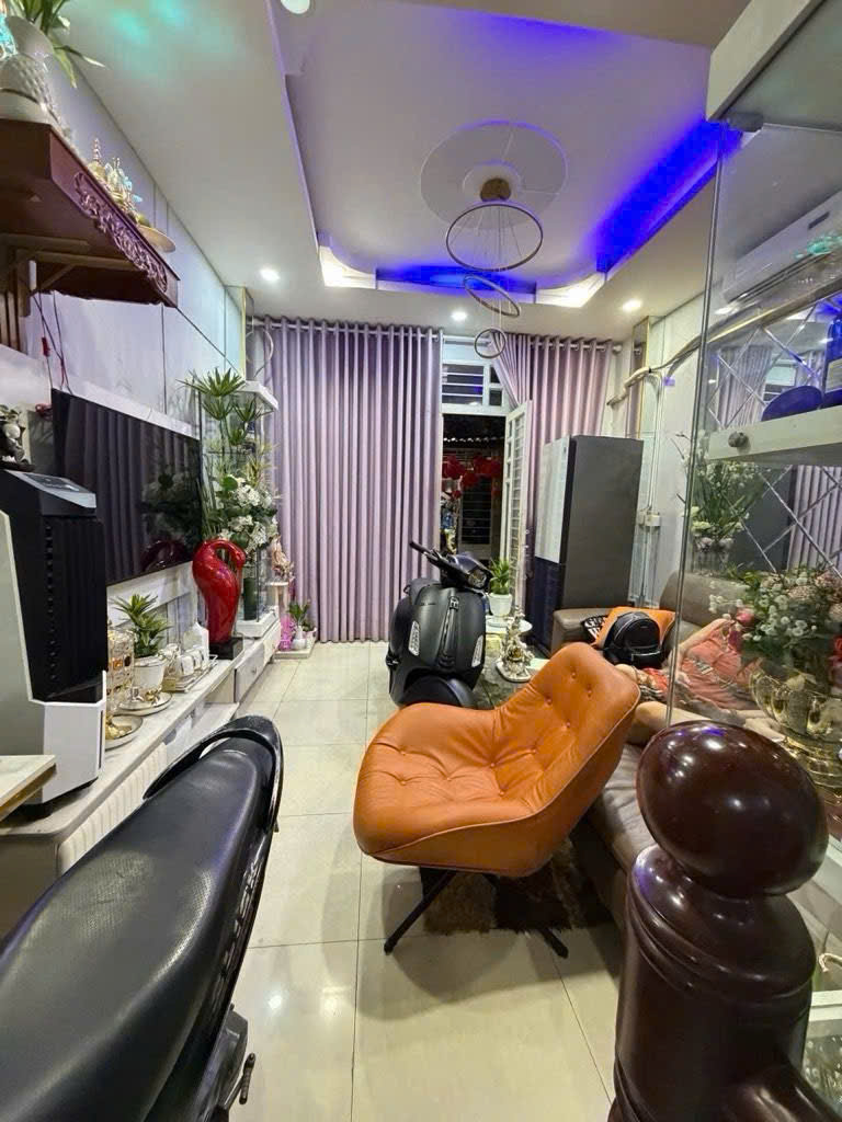 Ngay TRường Tiểu Học Bình Long, Bình Tân - 3 tầng - (4x8m) - vuông vức - chỉ 3.7 tỷ(tl) 15996378