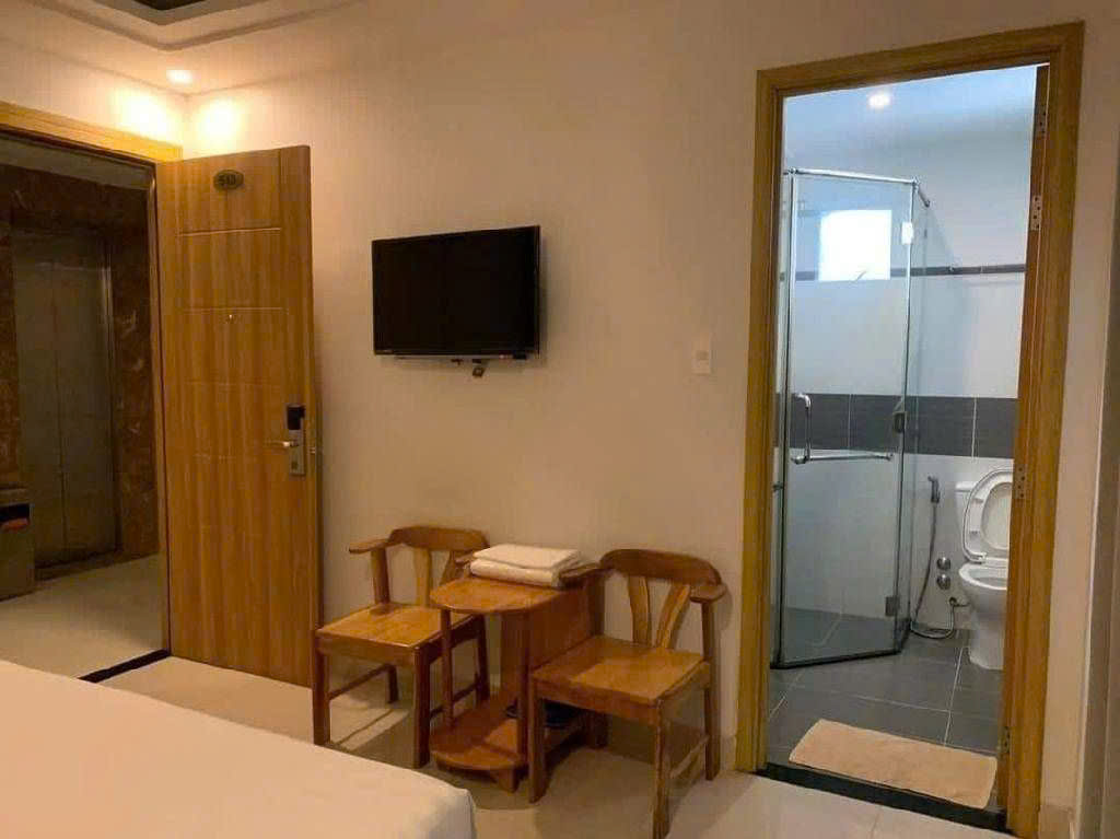 Quận 7, Khách Sạn 3 Sao, 8 Tầng, Chỉ Hơn 40 Tỷ, Tại Khu Dân Cư Tân Quy, Bán Gấp 15996420