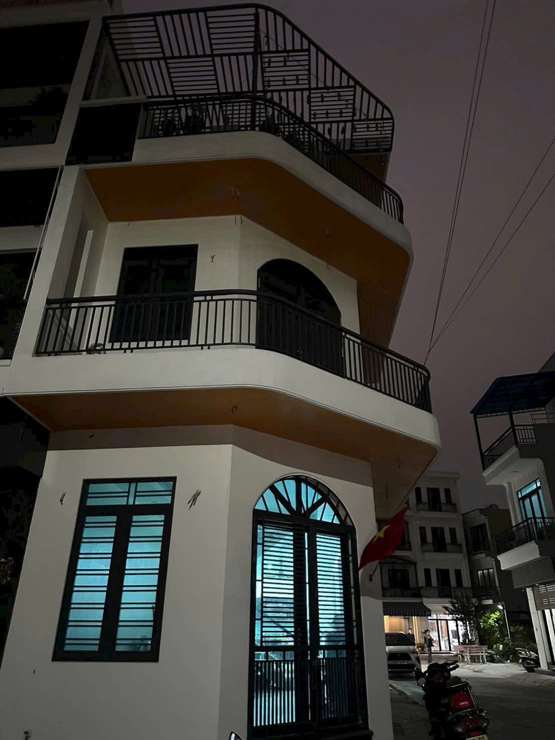 Bán căn nhà 3 tầng lô góc giáp KDC Ngọc Châu, Đông Triều, TP HD, 64.75m2, 3 ngủ, 3vs, 4.1x tỷ 15996436