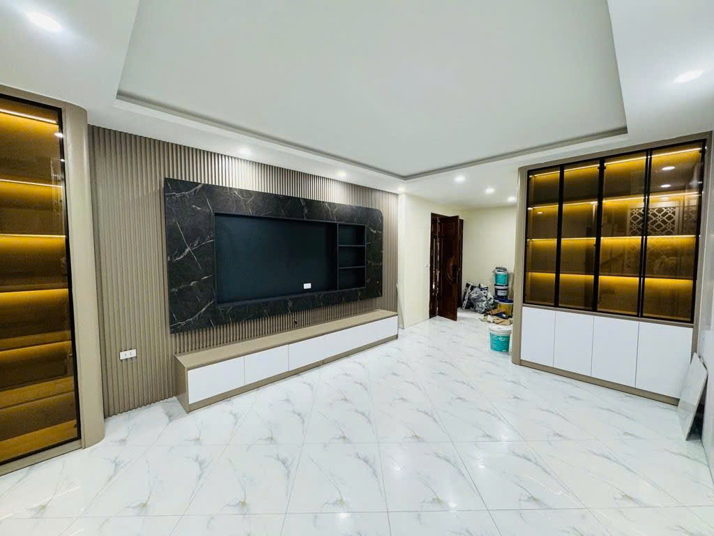 BÁN GẤP NHÀ ĐỘI CẤN BA ĐÌNH MỚI KOONG THANG MÁY  FULL NỘI THẤT 40M X  6 TẦNG MT 5M 14TỶ6 
 15996490