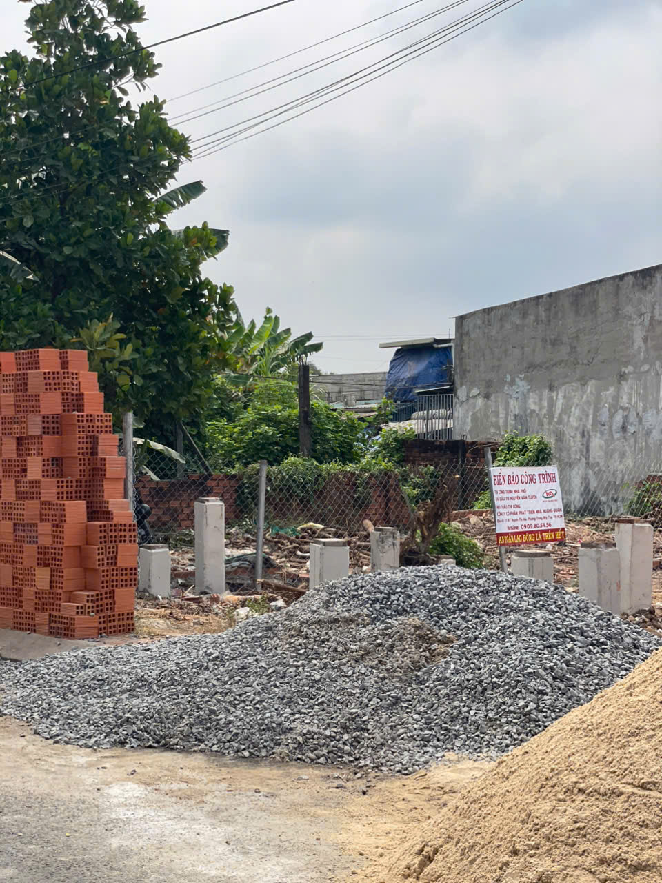 Còn 4 nền trong khu nhà phố đang xây dựng đồng bộ 126m ngang 5m, 4 tầng đường nhựa 15996497