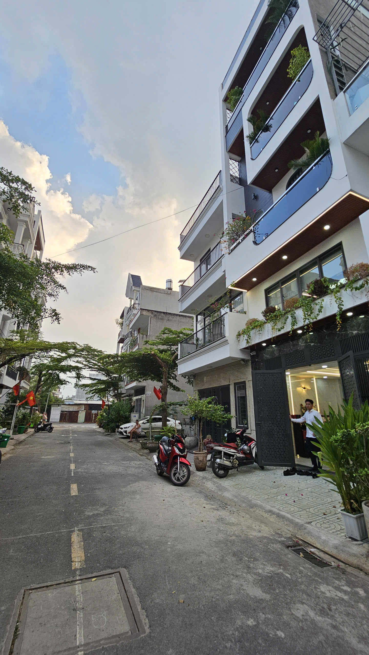 Nhà Mặt Phố Khu 307 Bàu Cát 33m2, 2 Tầng, Sổ Hồng Riêng, Giá 15 Tỷ! LH: 0898333313 15996511