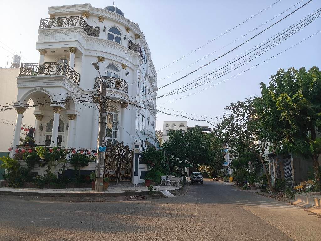 Bán nhà mặt tiền đối diện bến xe Quận 8, gần công viên 7x20, 4 tầng 0931172218 15996564