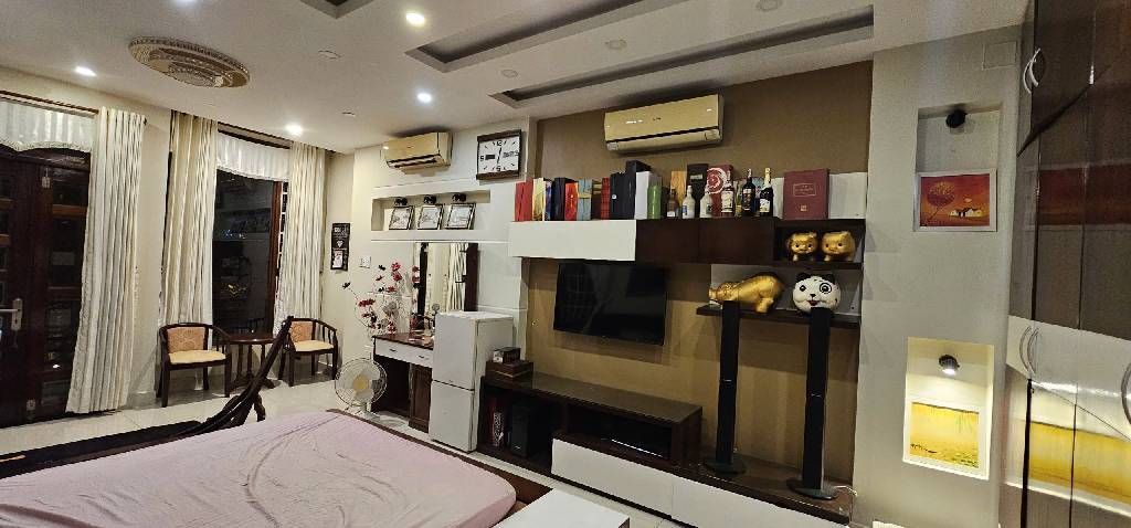 Bán nhà mặt tiền đối diện bến xe Quận 8, gần công viên 7x20, 4 tầng 0931172218 15996564