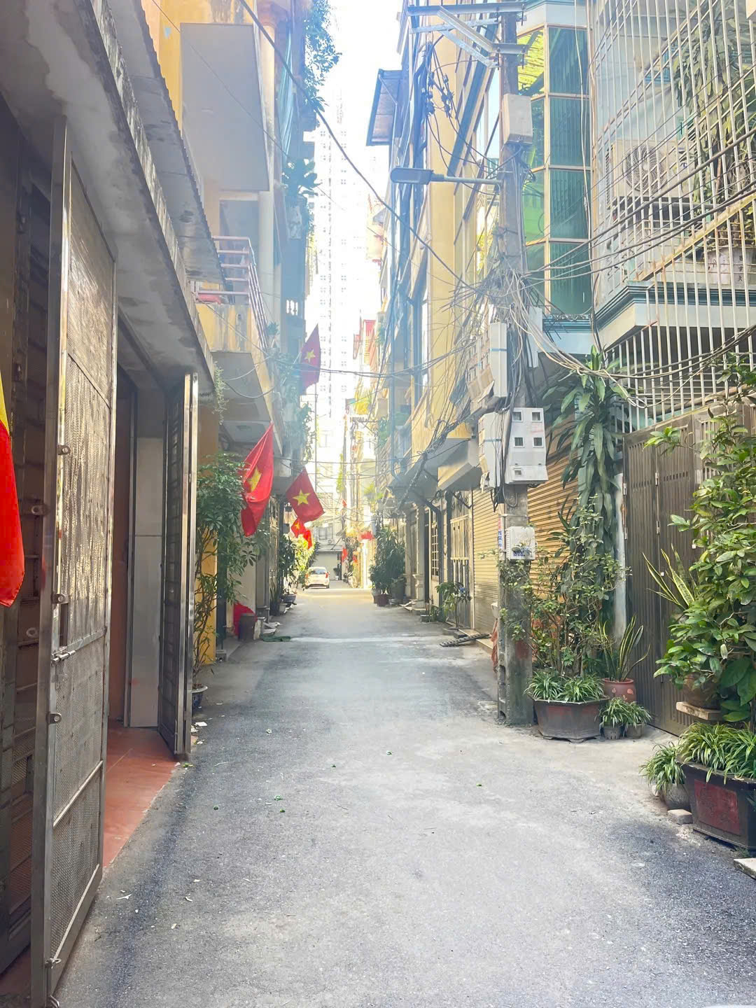 NHÀ MỚI KÍNH COONG - LÔ GÓC - PHÂN LÔ- Ô TÔ ĐỖ CỬA - THANG MÁY - HÀNG XÓM PARK CITY. 15996580