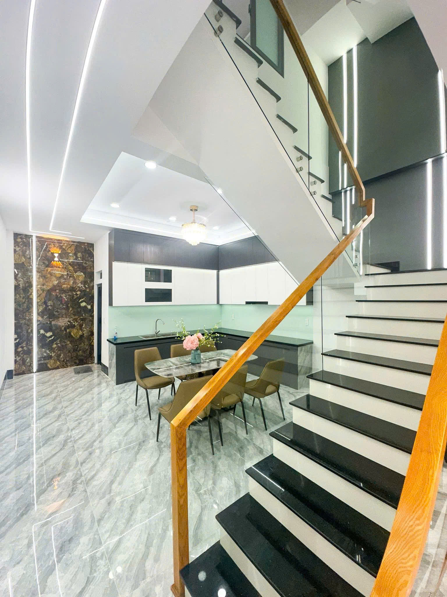 📣📣 Bán Nhà 1 trệt 2 lầu 82m2 Sổ riêng thổ cư đường ô tô chỉ 4,950 tỉ 15996598