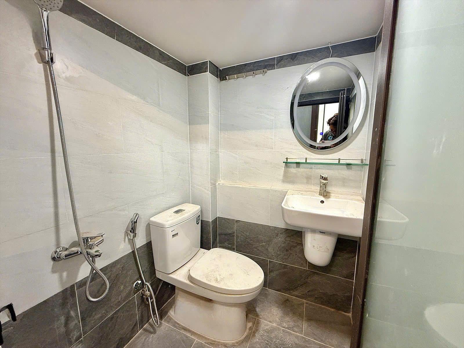 (Tin thật 100%) Bán tòa CHDV 192m2 x 37P tại Huỳnh Văn Nghệ - Dòng tiền 2,4 tỷ ~ 8,5%/năm 15996627