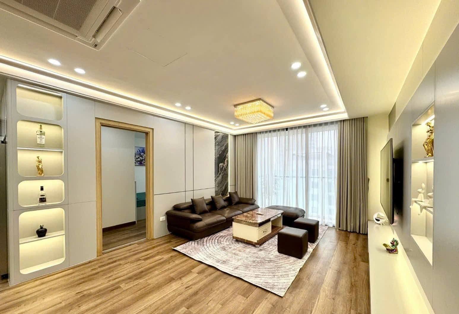 Bán nhà 5 tầng phố Lạc Long Quân, Tây Hồ, ô tô lùi cửa, kinh doanh, 45m, 5 tầng, 12.6 tỷ 15996666