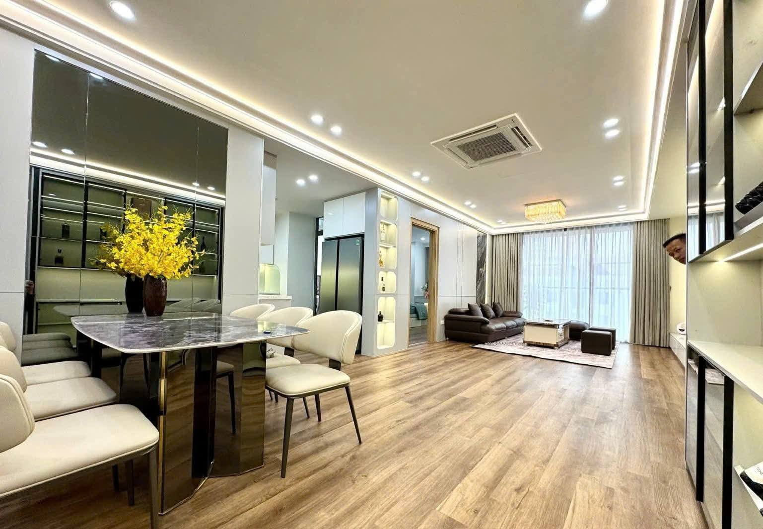 Bán nhà 5 tầng phố Lạc Long Quân, Tây Hồ, ô tô lùi cửa, kinh doanh, 45m, 5 tầng, 12.6 tỷ 15996666