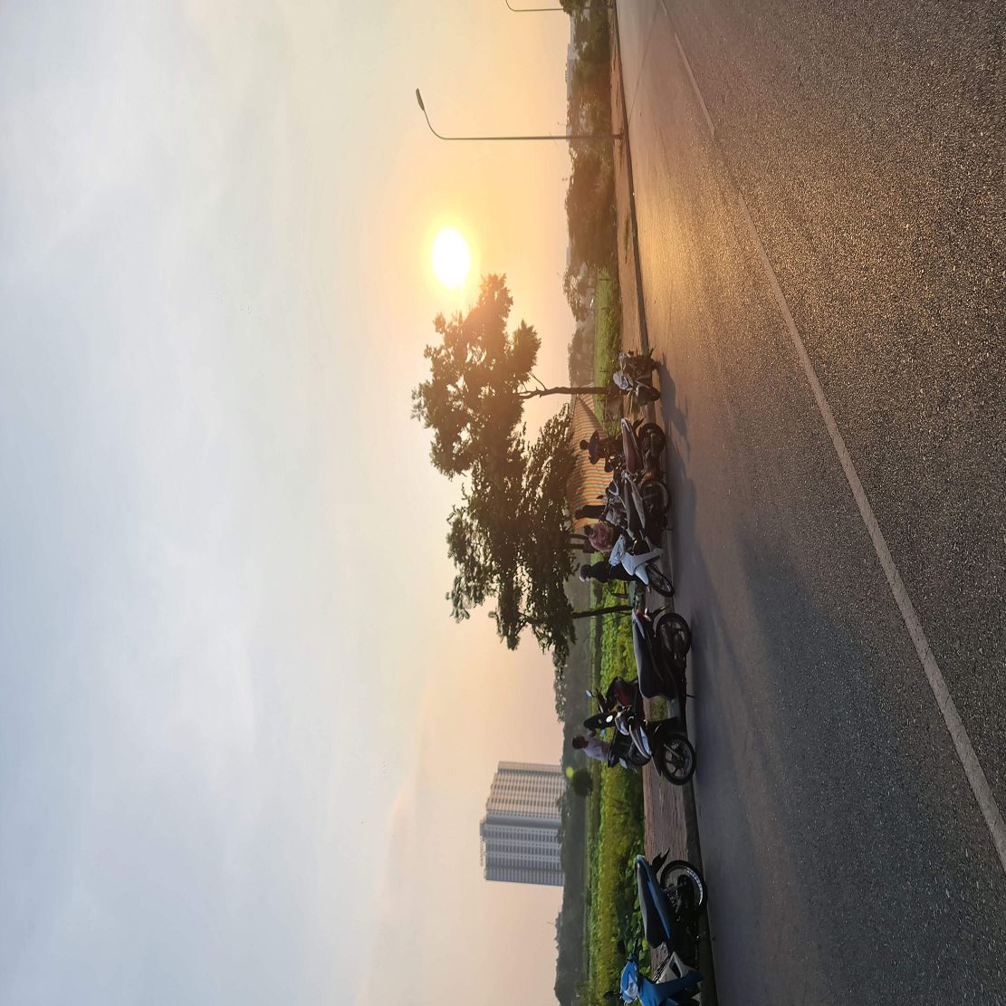 Nhà 5 tầng mặt phố kinh doanh sầm uất tại Trâu Quỳ, Gia Lâm. 80m2, mt 5m. Lh 0989894845 15996675