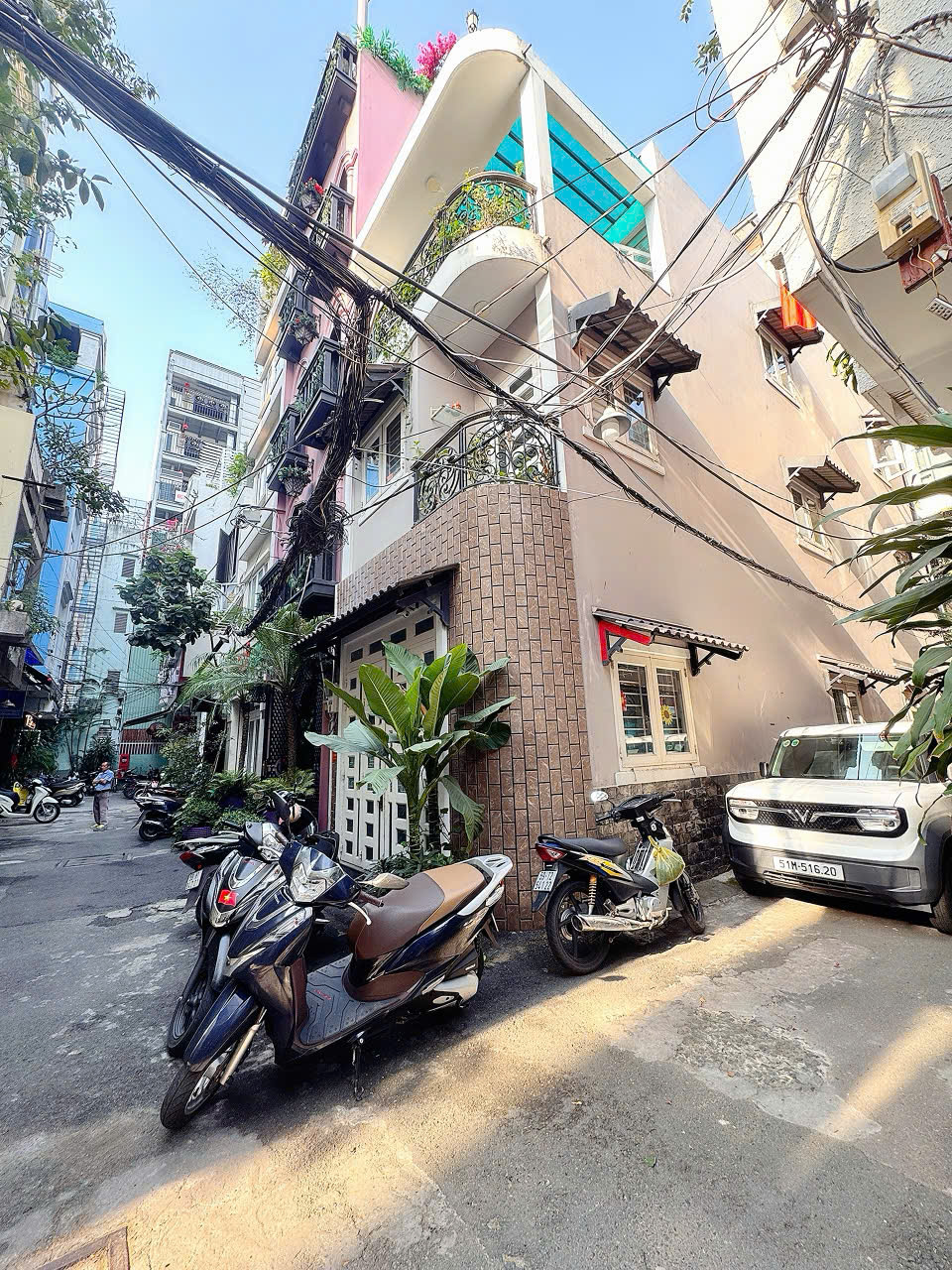 HIẾM BÁN KHÁCH SẠN Đ.LÝ TỰ TRỌNG, BẾN THÀNH, QUẬN 1 - DÒNG TIỀN SIÊU KHỦNG 200TR/TH - DT 3,8M*17M 15996684