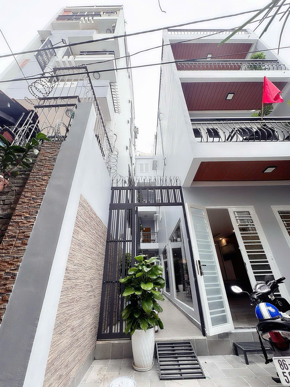 CHÍNH CHỦ CẦN BÁN NHÀ Đ.LÊ THỊ RIÊNG, BẾN THÀNH, Q1 - NGANG HIẾM 6M*18M - THIẾT KẾ DẠNG BIỆT THỰ 15996837