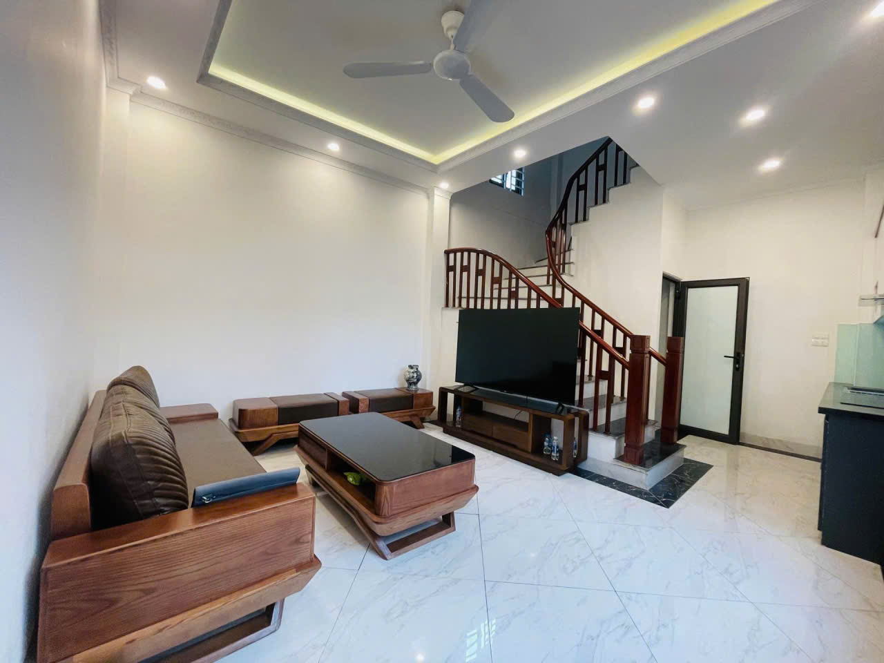 🏡 Nhà đẹp – ô tô đỗ cửa – 31m² tại trung tâm Thạch Bàn nhỉnh 6 tỷ ! 15996862