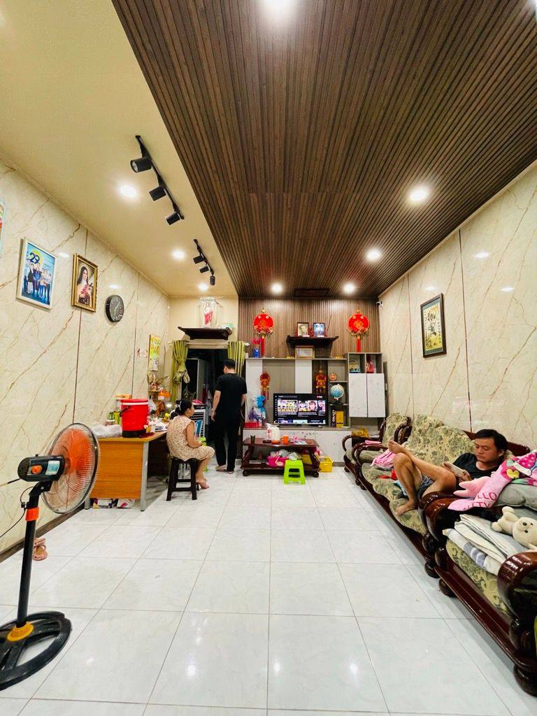 NHÀ RỘNG - ĐẤT ĐẸP - GIÁ THƠM nhanh tay kẻo muộn, ngay Đầm Sen - Lũy Bán Bích - Hòa Bình 15996872