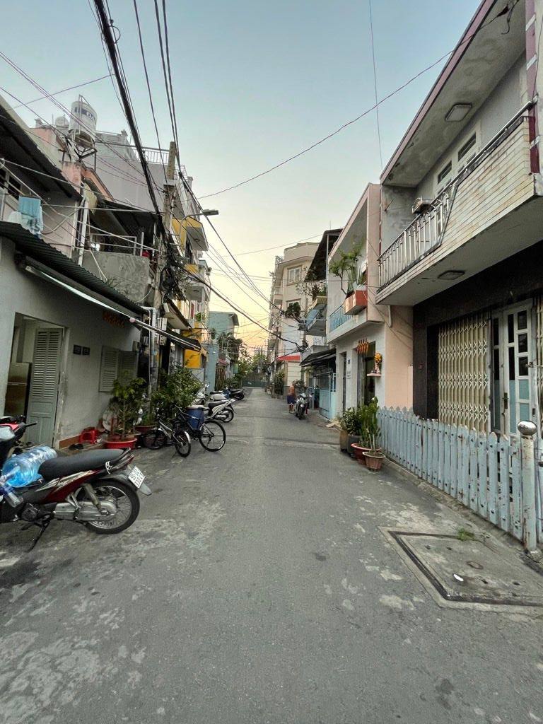 NHÀ RỘNG - ĐẤT ĐẸP - GIÁ THƠM nhanh tay kẻo muộn, ngay Đầm Sen - Lũy Bán Bích - Hòa Bình 15996872