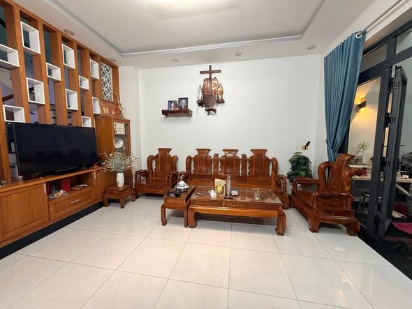 + BÁN NHÀ VƯỜN LÀI QUẬN 12
+ Dt : 4.6m x 37m 172m2
+ Kc : 2 tầng 4 Pn 3vs
+ Giá : 11.8 Tỷ 15996878