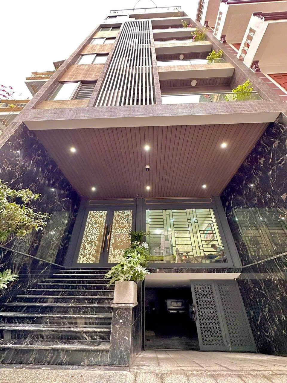 Cho thuê gấp giá rẻ căn hộ mặt phố Yên Phụ 120m, tầng 7, mặt tiền 6m, 20 tr/th Tây Hồ. 15996935