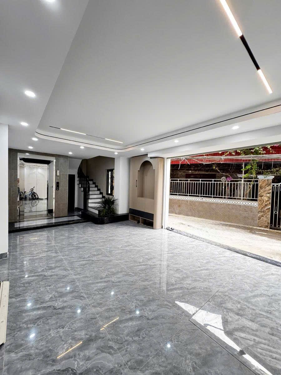 Bán nhà Cổ Linh 50m 6 tầng MT11.5m thang máy gara ô tô 12 tỷ 15996997