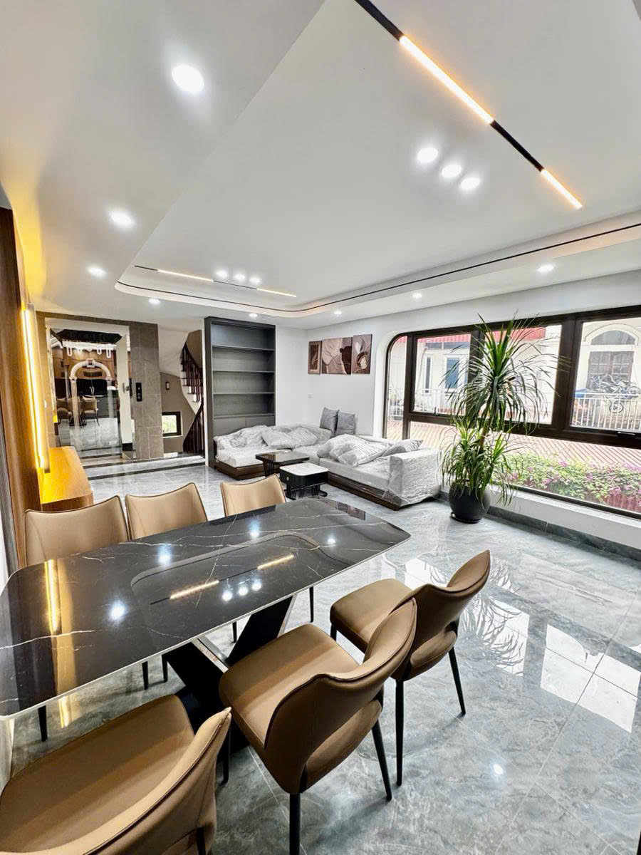 Bán nhà Cổ Linh 50m 6 tầng MT11.5m thang máy gara ô tô 12 tỷ 15996997