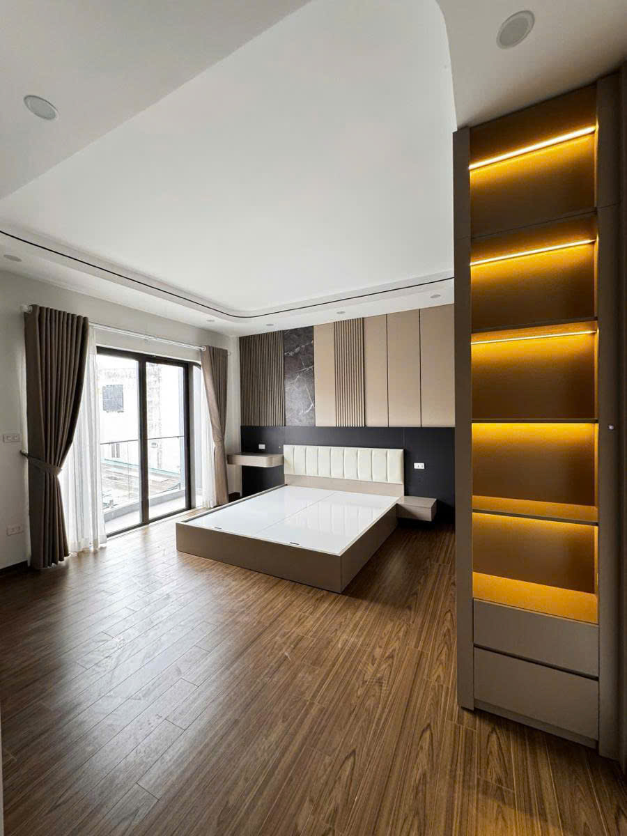 Bán nhà Cổ Linh 50m 6 tầng MT11.5m thang máy gara ô tô 12 tỷ 15996997