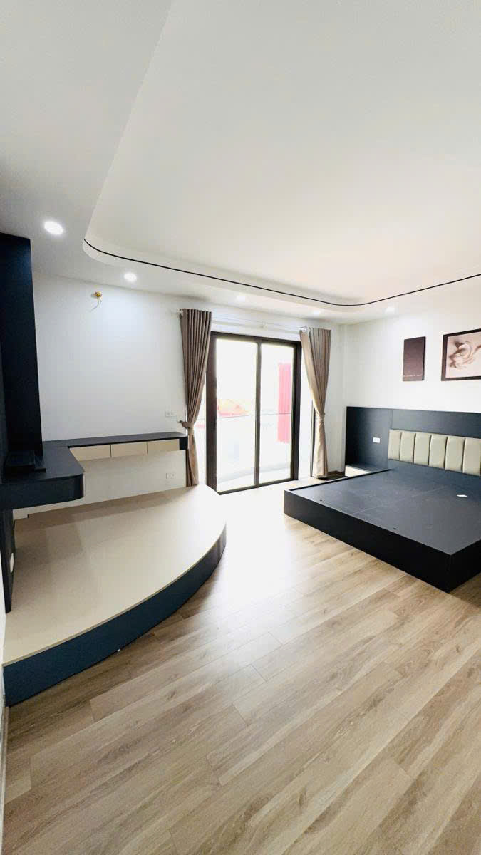 Bán nhà Cổ Linh 50m 6 tầng MT11.5m thang máy gara ô tô 12 tỷ 15996997