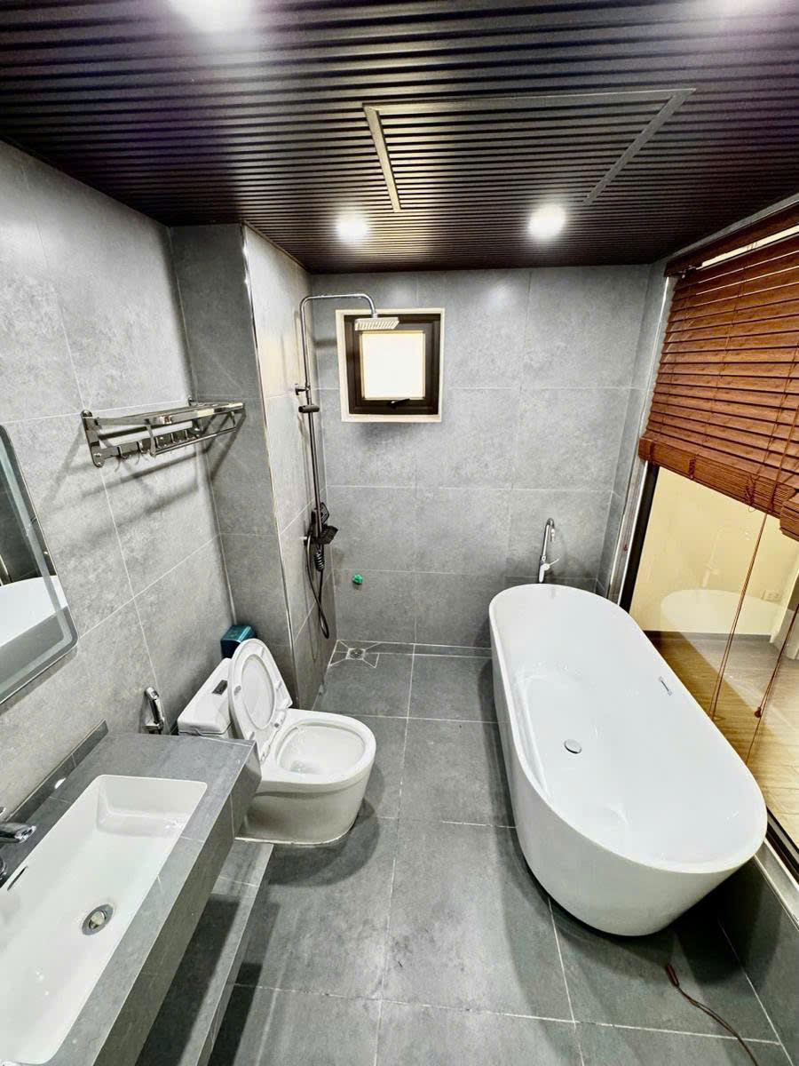 Bán nhà Cổ Linh 50m 6 tầng MT11.5m thang máy gara ô tô 12 tỷ 15996997