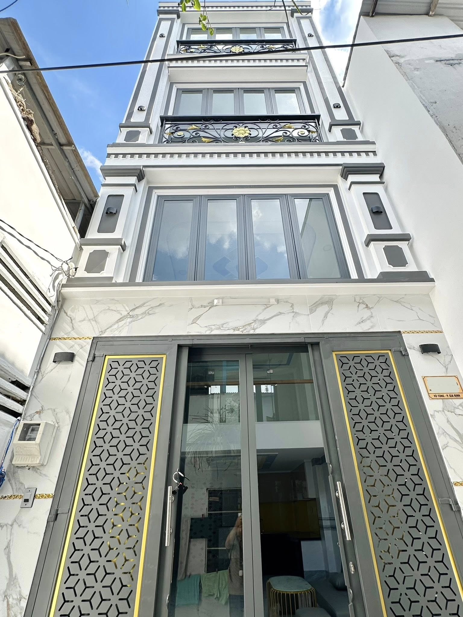 NHÀ DÂN XÂY,CẦU DIỄN,NGỌA LONG,T,MÁY,OTO ĐỖ CỔNG,DT:40mx6T,8TY 15997004