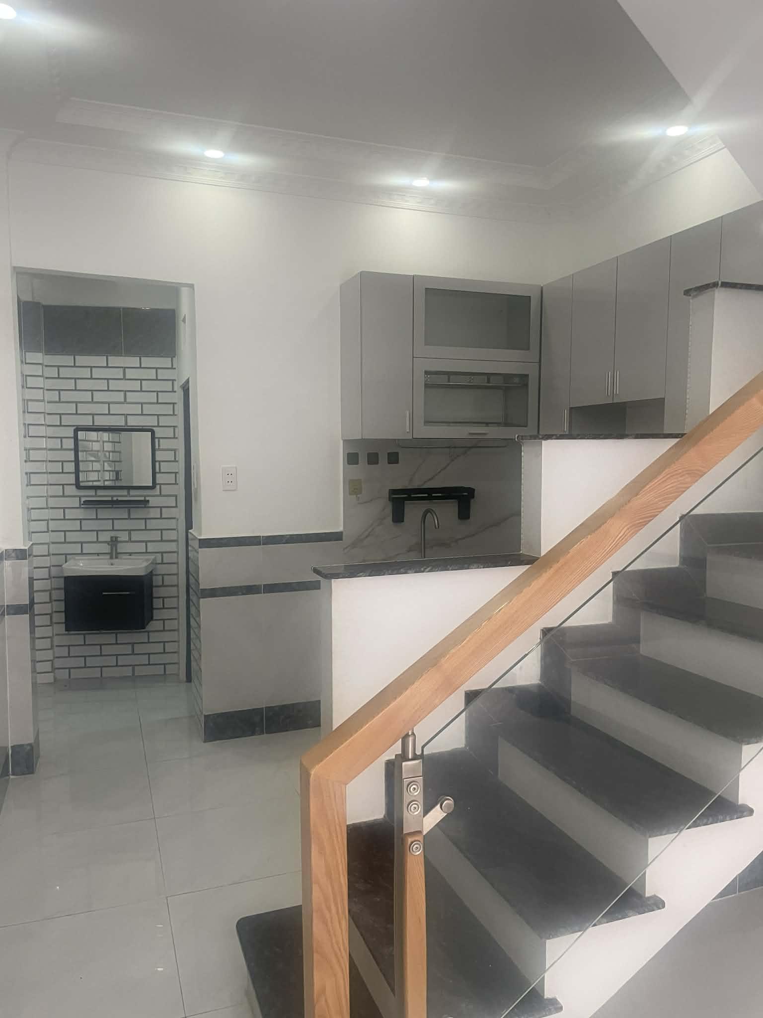 ĐỨA EM CHO THUÊ NHÀ 2 LẦU HUỲNH THỊ HAI – HXH TỚI CỬA – FULL NỘI THẤT – 2PN 2WC – Ở NGAY 15997064