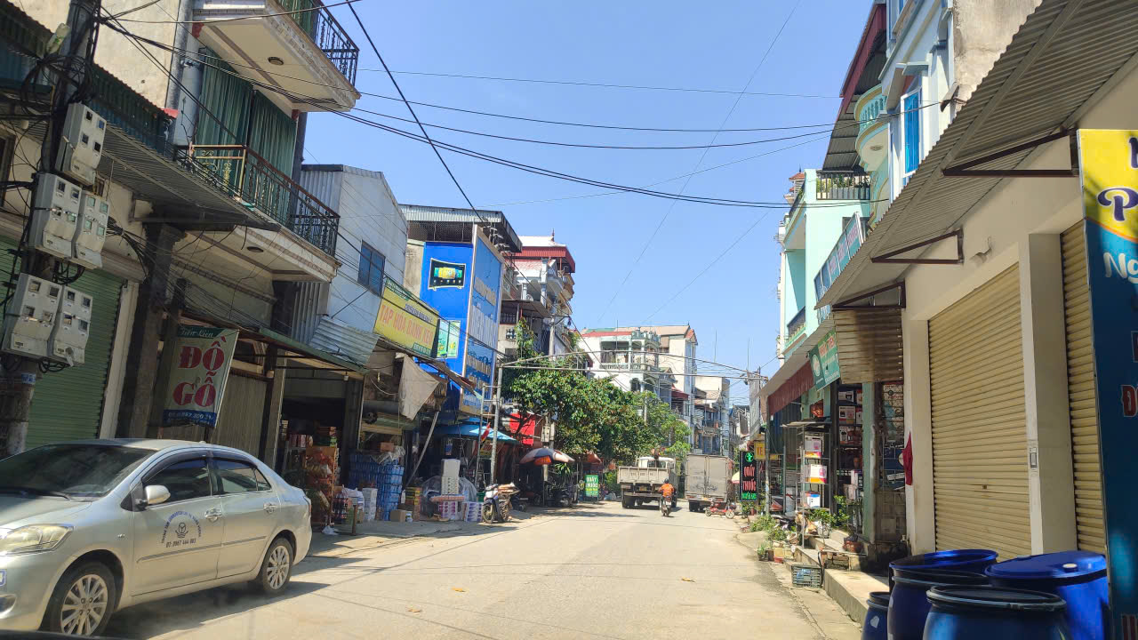 Hiếm! Lô đất ngay cạnh chợ Hòa Lạc – buôn bán ngày đêm, giá khiến ai cũng giật mình. 15997079