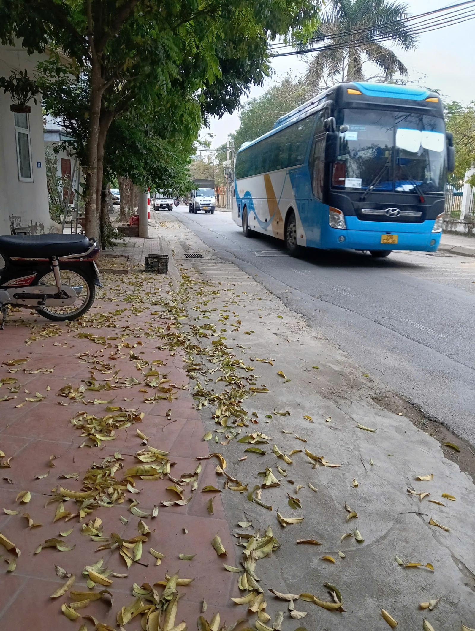 Bán nhà đường Hoàng Hoa Thám - Thụy Khuê - Tây Hồ. Diện tích : 36m2 * 5 tầng. MT : 3.5 M. Thang 15997087