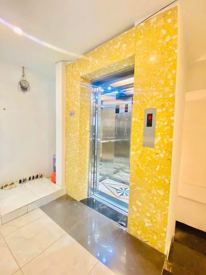 Bán Nhà Mặt tiền Hoàng Việt - giao Út Tịch, 6,2x16m, 6 Tầng - thang máy - 11 PN, chỉ 36,9 tỷ. 15997089