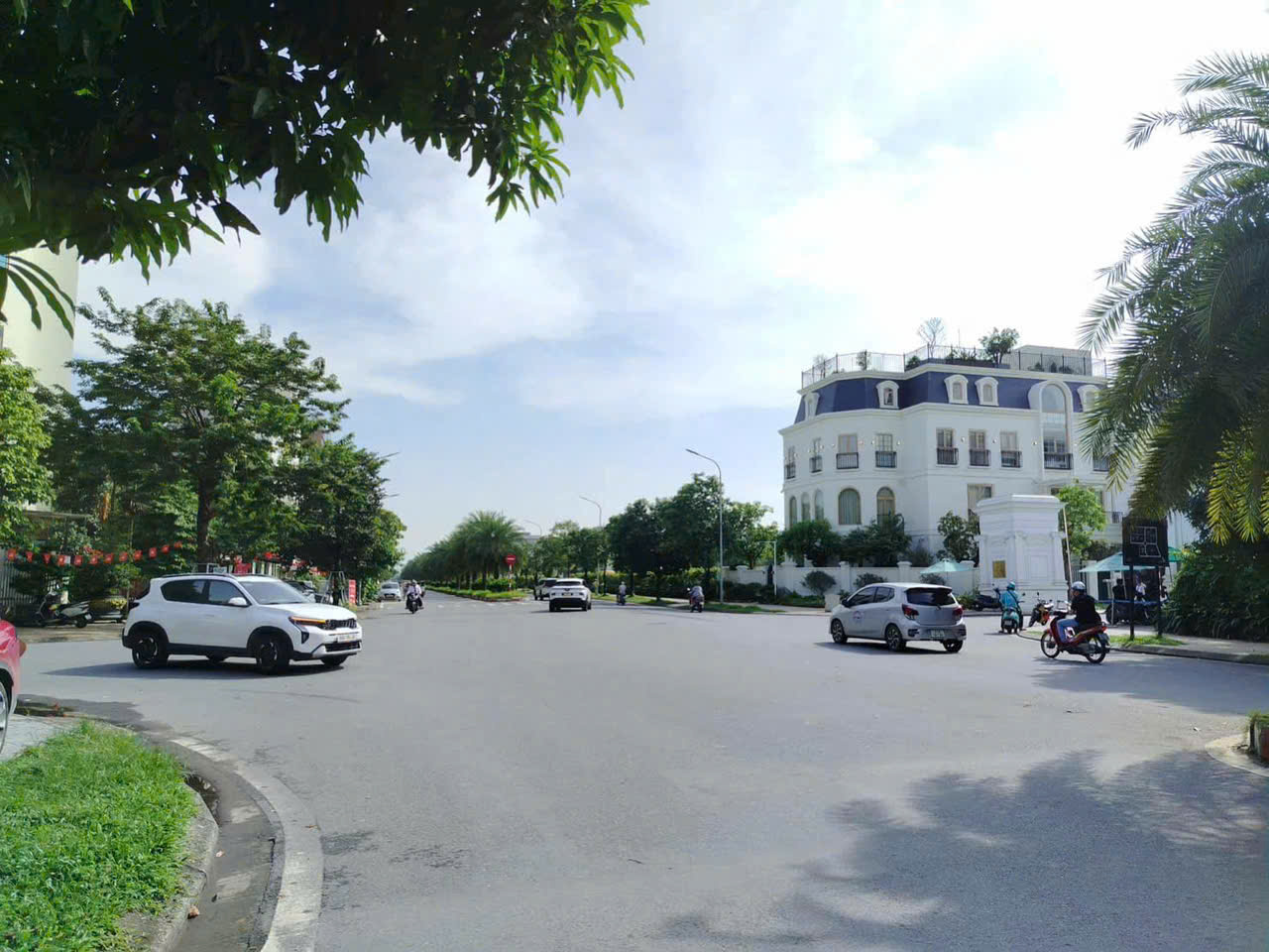 Hàng hiếm có 1 0 2 đây anh chị ơi !!!! 

BÁN NHÀ VIỆT HƯNG ĐƯỜNG Ô TÔ TRÁNH - KINH DOANH - SÁT 15997137