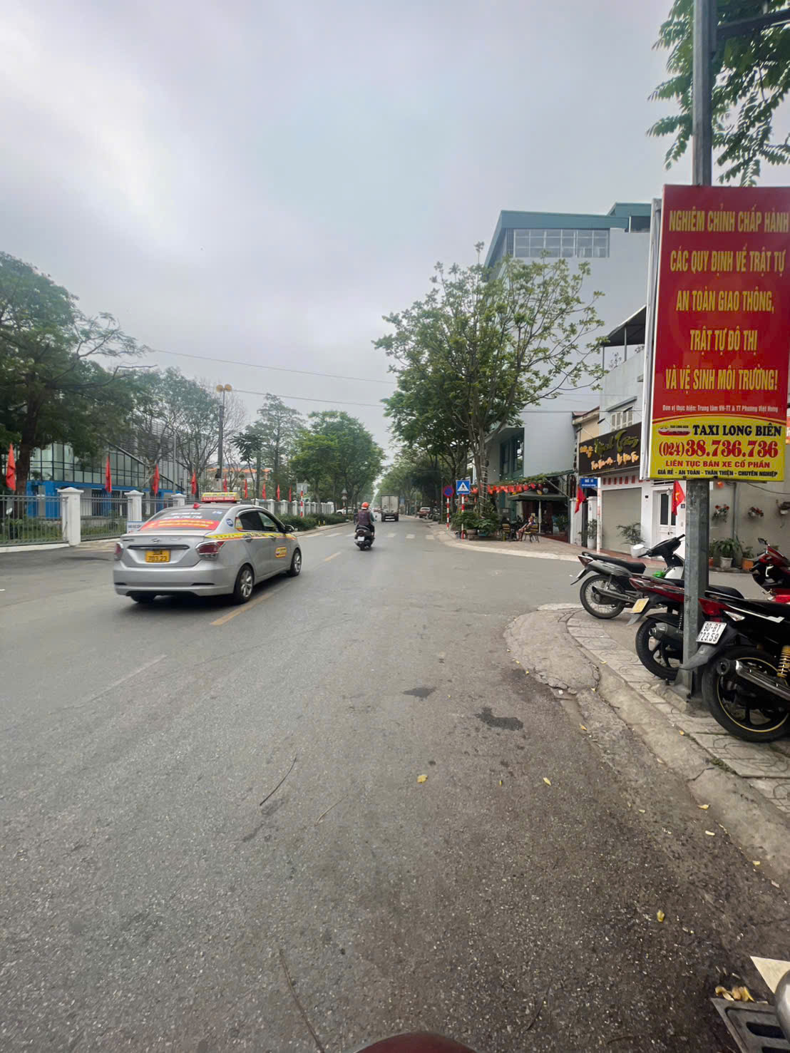 Hàng hiếm có 1 0 2 đây anh chị ơi !!!! 

BÁN NHÀ VIỆT HƯNG ĐƯỜNG Ô TÔ TRÁNH - KINH DOANH - SÁT 15997137