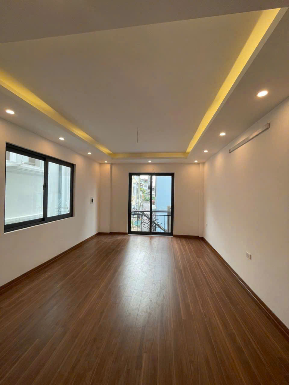 Bán gấp giá rẻ ô tô kinh doanh Ngõ Quỳnh 32m, 4 tầng, mặt tiền 4m, 8.5 tỷ Hai Bà Trưng. 15997298