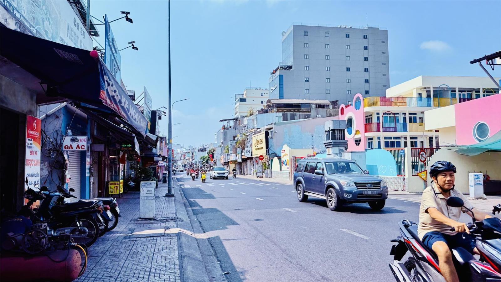 GẦN SÂN BAY, GẤP BÁN, CHÍNH CHỦ BÁN ĐẤT MẶT TIỀN NGUYỄN KIỆM, HẠ CHÀO 7 TỶ, DT 365M2. 15997313