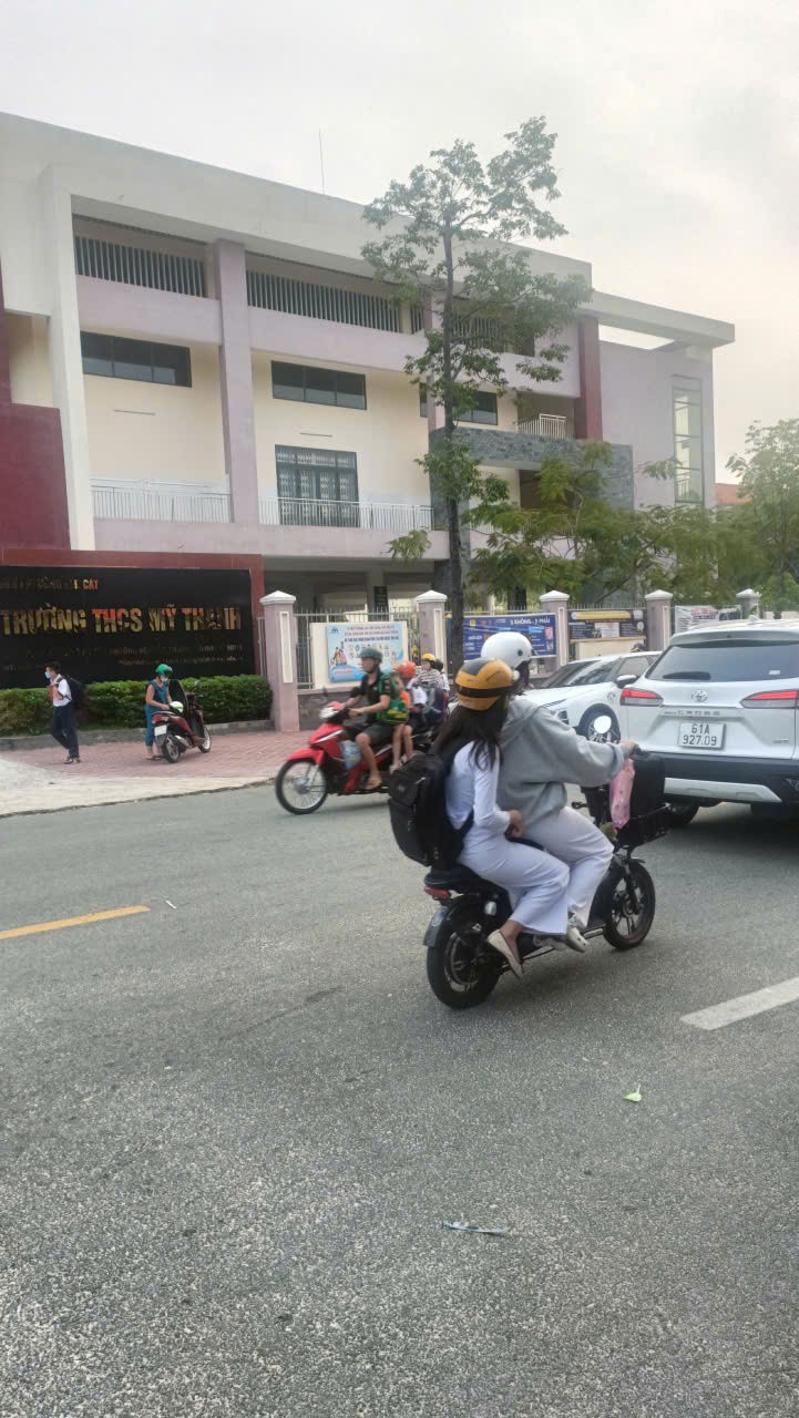 NHÀ  ĐẸP – GIÁ TỐT  – CHÍNH CHỦ CẦN BÁN GẤP NHÀ Tại Phường MỸ Phước, Thị xã Bến Cát, Bình Dương 15997453