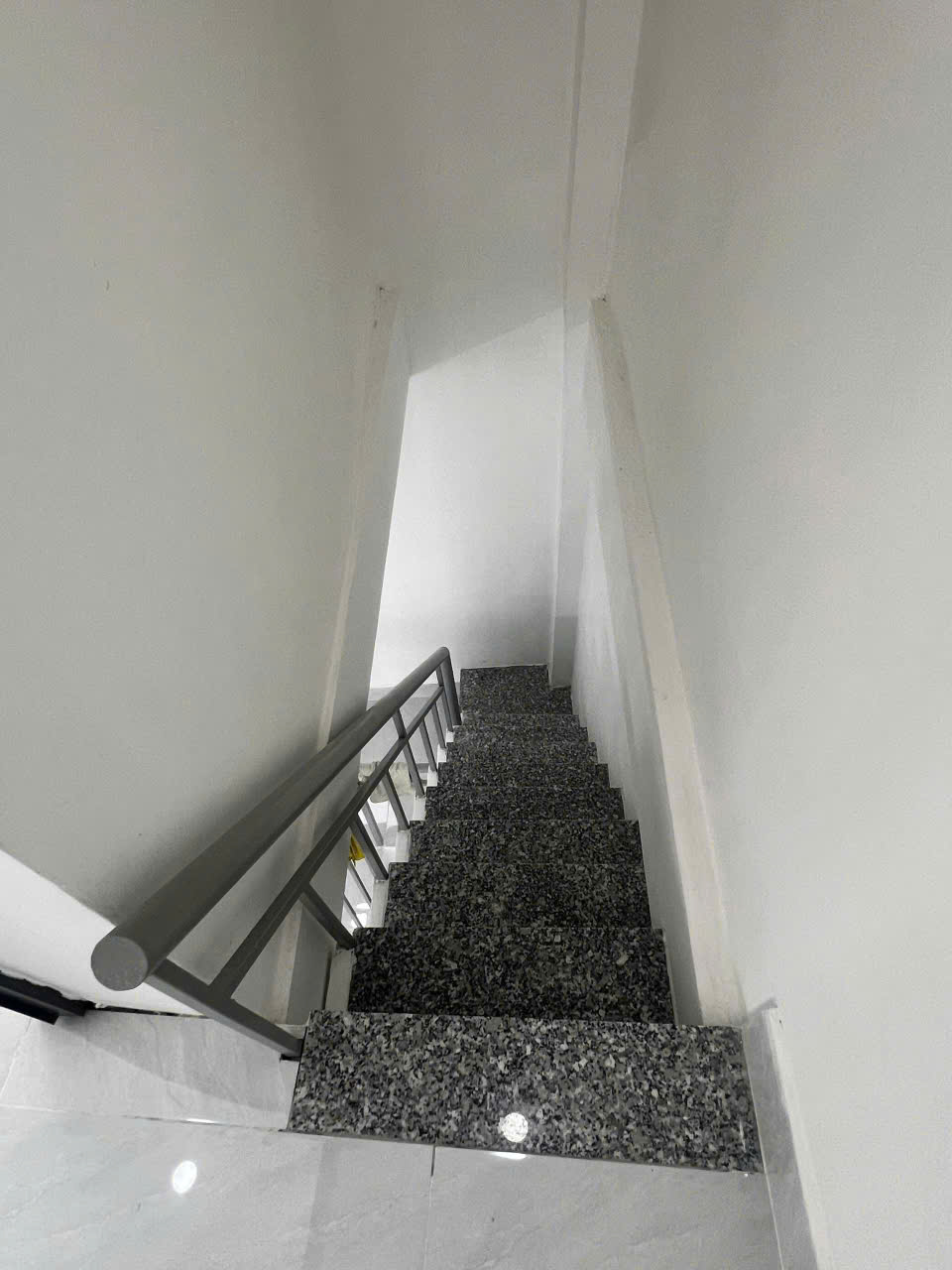 Nhà mới sổ hồng riêng 1 lửng 1 lầu đường ôtô thông đông hưng thuận 27 q12 15997470