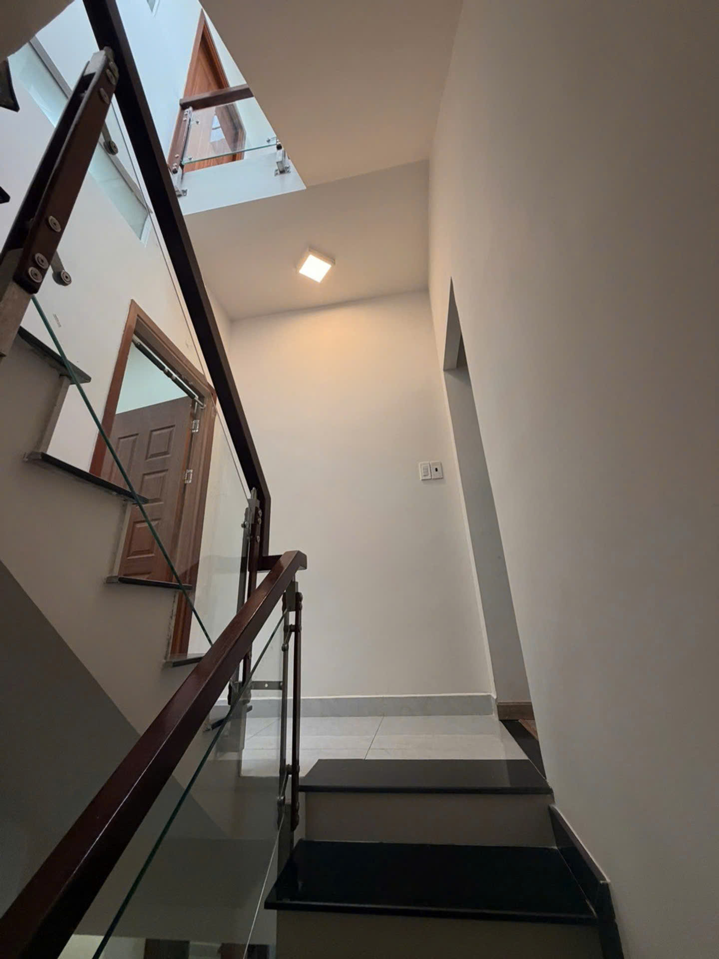 🍀NGÃ TƯ HÀNG XANH - SÁT MT BẠCH ĐẰNG - GIÁP Q.1 - 42m2. NỞ HẬU TÀI LỘC - 3 TẦNG - 5.x TỶ 15997472