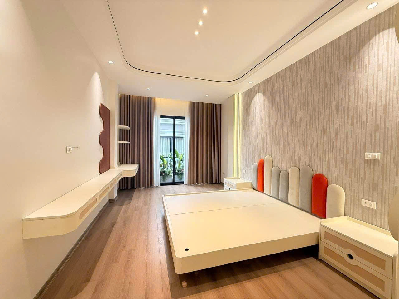bán nhà bồ đề - 6 tầng thang máy - ô tô đỗ cửa - sát hồ 15997494